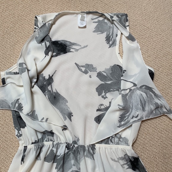 Style Shop Floral Ruffle Tie Front Romper - Size Small - Picture 9 of 9